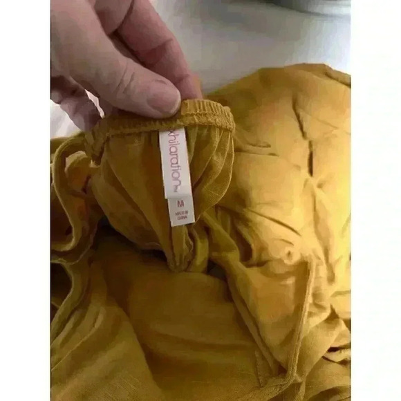 Women’s mustard yellow jumpsuit Size medium Frayed collar & button back Summer - Picture 8 of 10